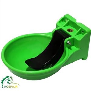 آبخوری پلاستیک نشکن زبانه‌دار اسب